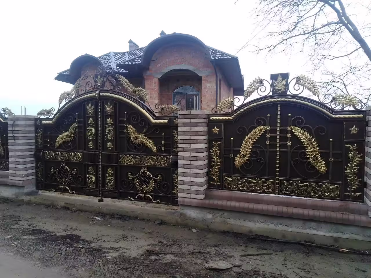 نمای درب ورودی ساختمان ویلایی