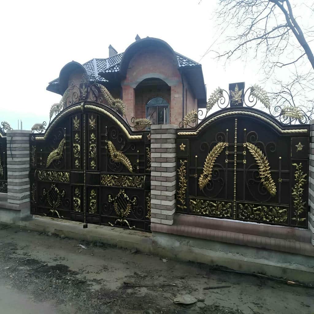 خرید درب حیاط ساده و شیک هماهنگ با نما