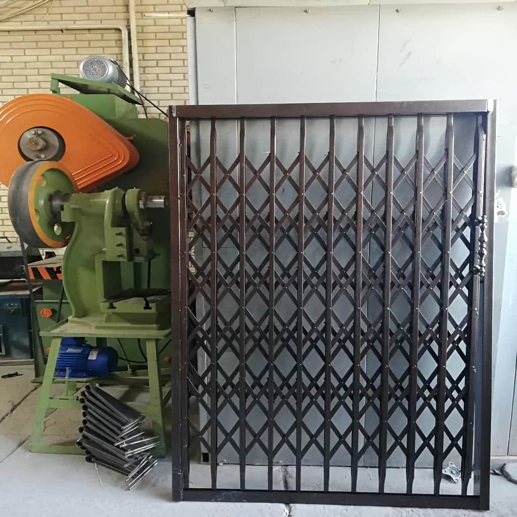 کارخانه درب آکاردئونی تمام گل در اندیشه