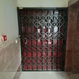 درب آکاردئونی در سبزوار