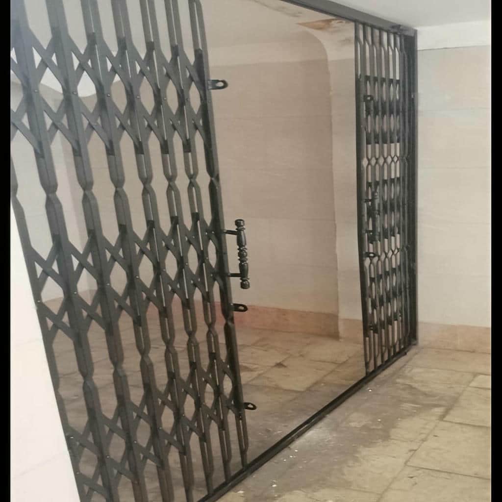 نصب درب آکاردئونی چهارگل در بومهن