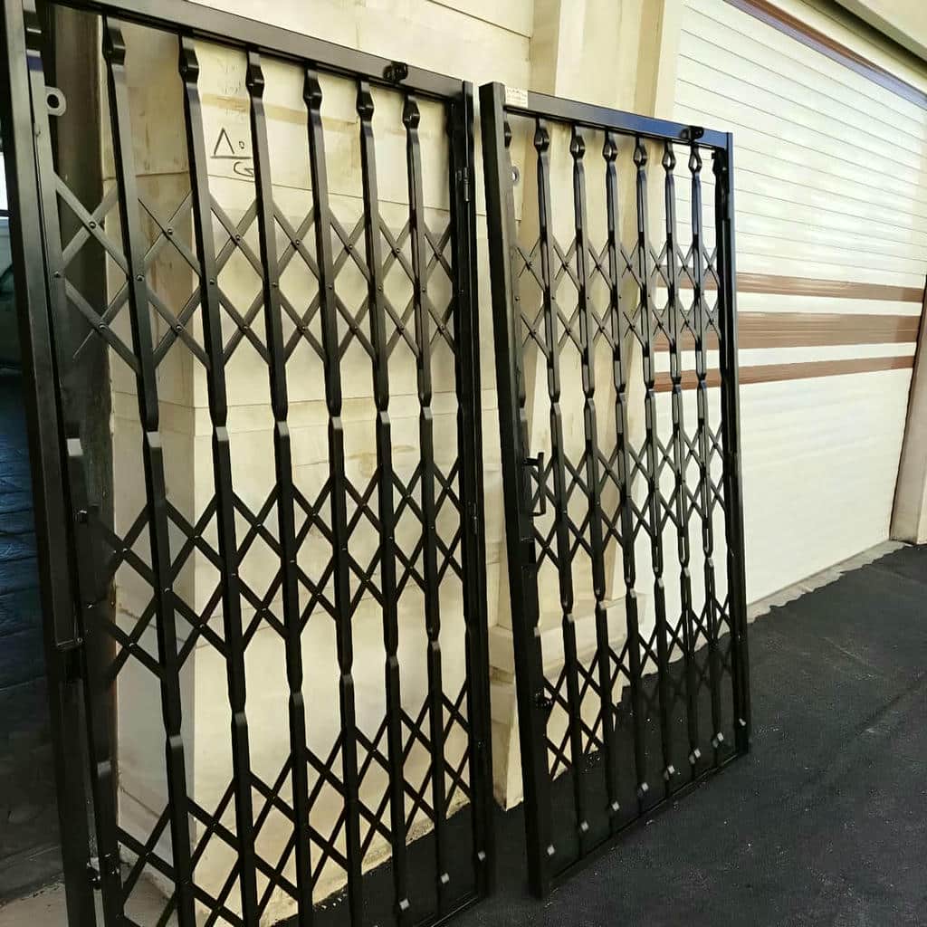 نصب درب آکاردئونی پشت درب در ساوه