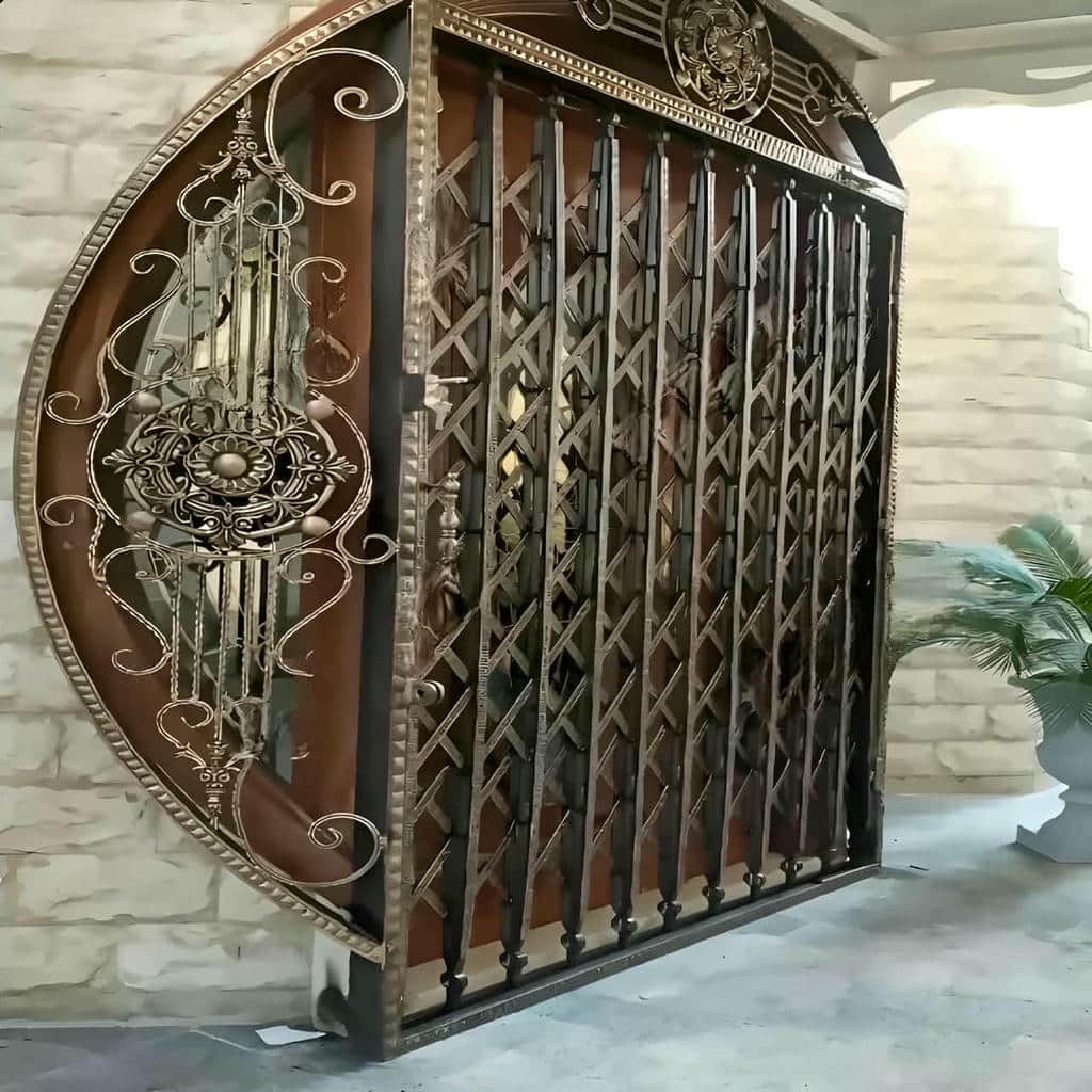 درب آکاردئونی در بندر لنگه