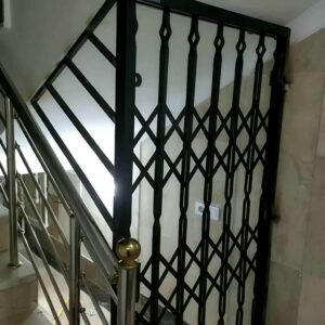 درب آکاردئونی در یزد