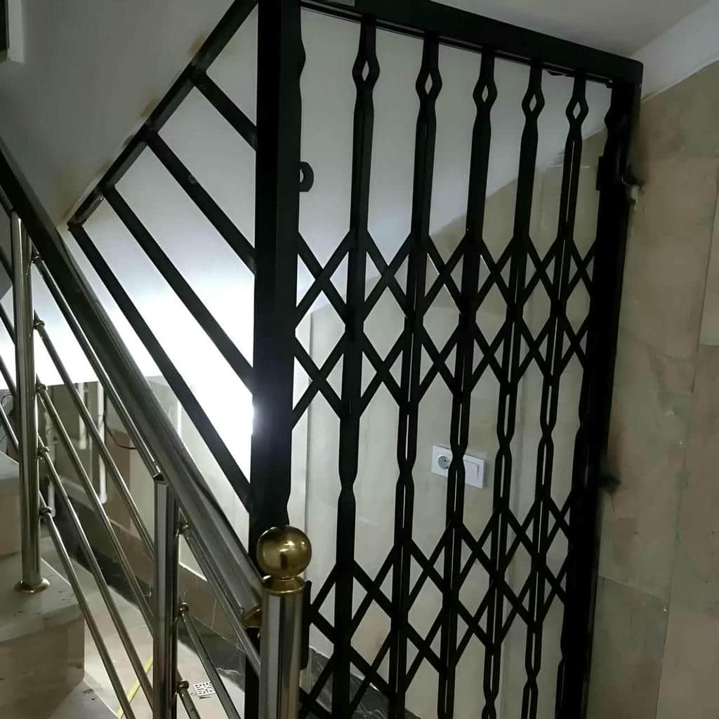 درب آکاردئونی در یزد