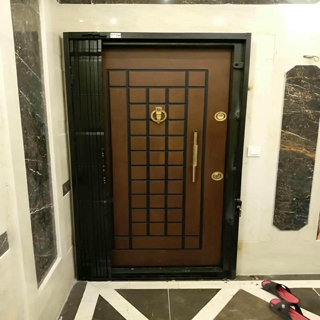 درب آکاردئونی در یاسوج