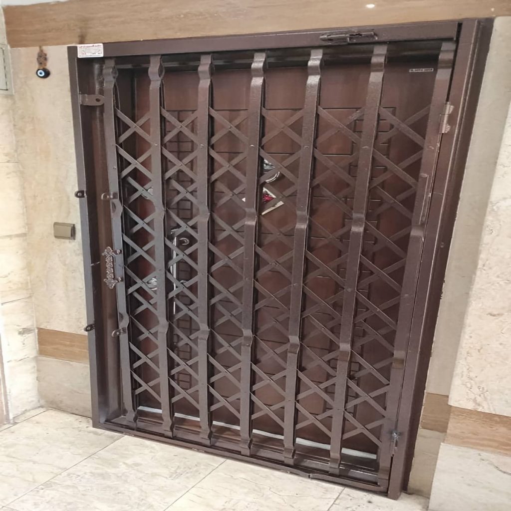 نصب درب آکاردئونی چهارگل در بندر لنگه