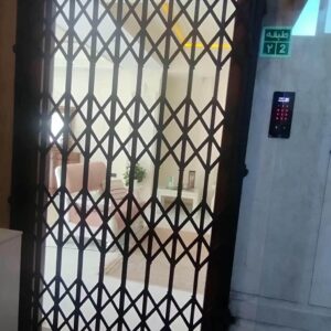 درب آکاردئونی در فیروزکوه