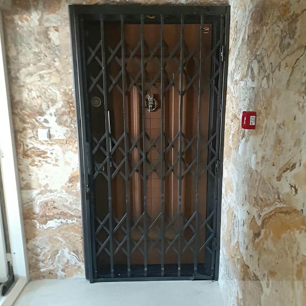 درب آکاردئونی در اراک