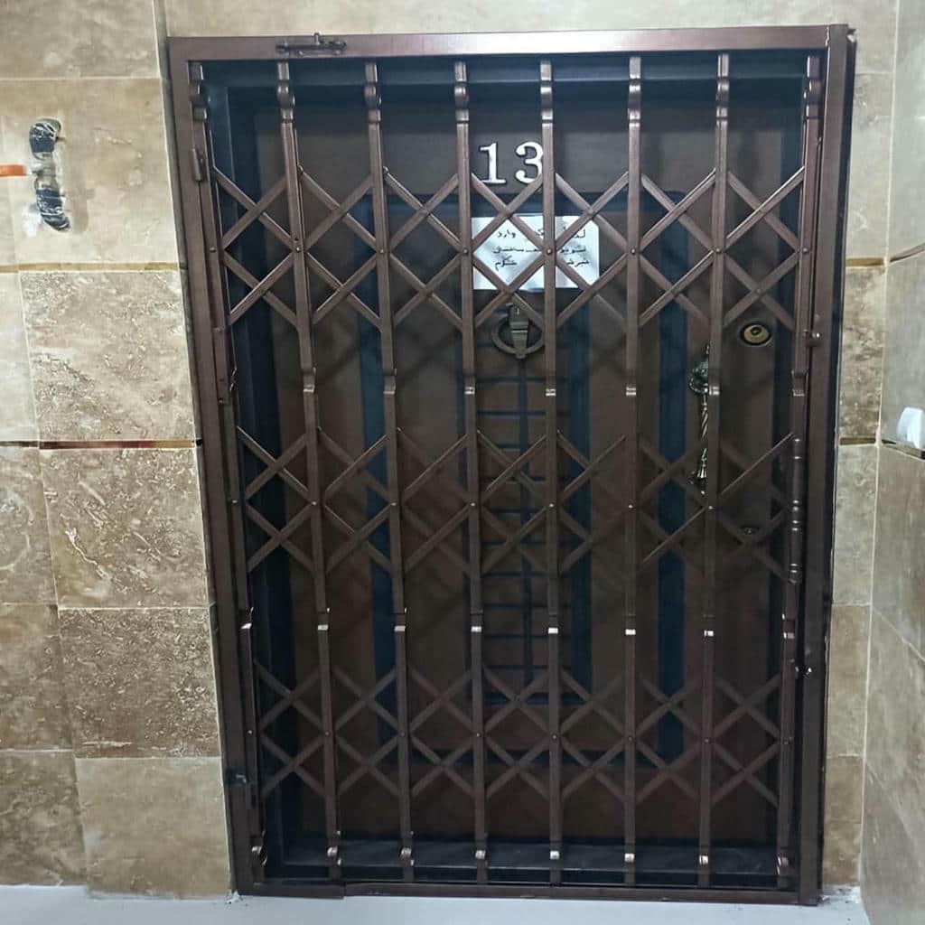 نصب درب آکاردئونی پشت درب در استان مازندران