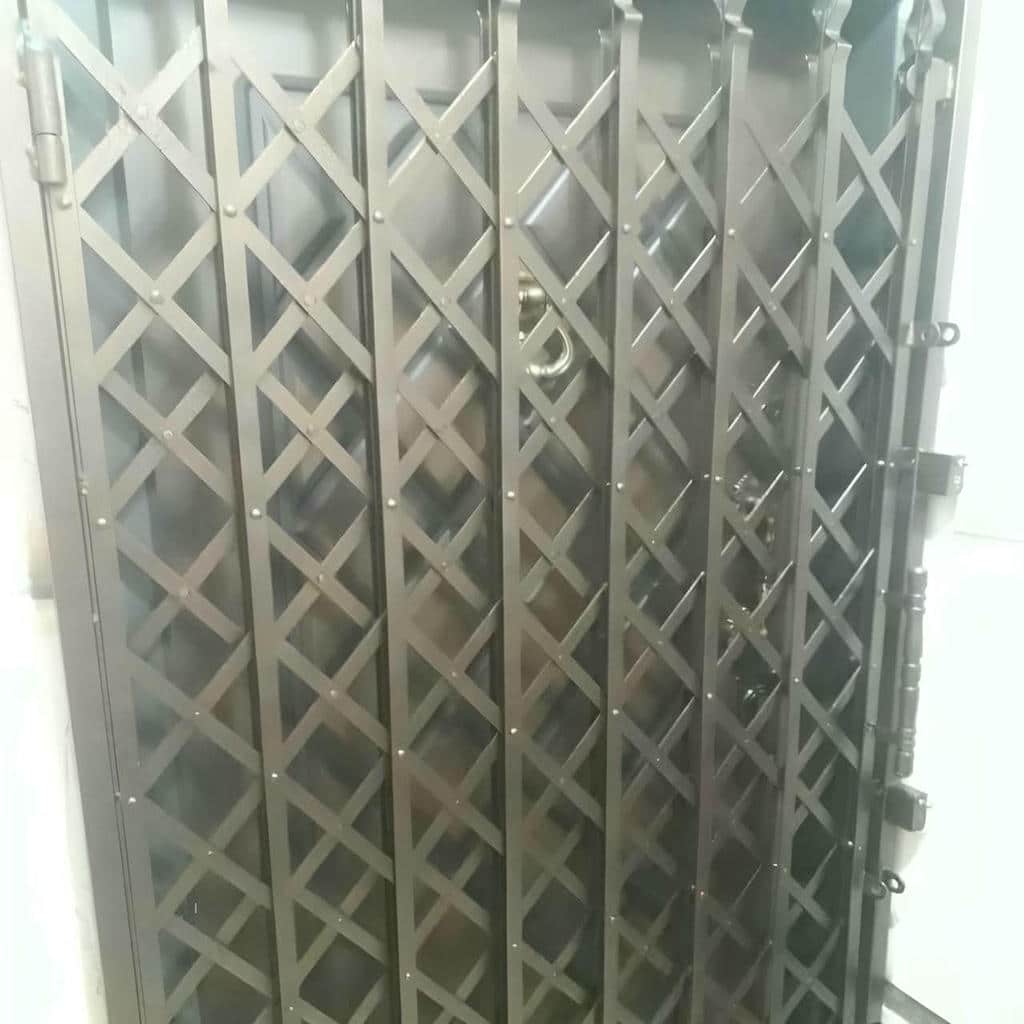 درب آکاردئونی در سنندج