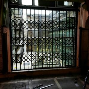 درب آکاردئونی در چالوس