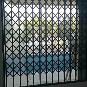 درب آکاردئونی حفاظ خانه در بیرجند