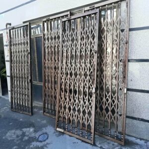درب آکاردئونی در ساوه