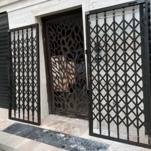 درب آکاردئونی حفاظ خانه در قائمشهر
