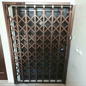 درب آکاردئونی در نوشهر