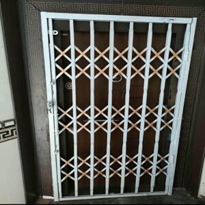 درب آکاردئونی در سقز