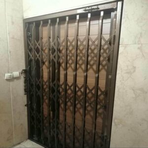 درب آکاردئونی در اصفهان