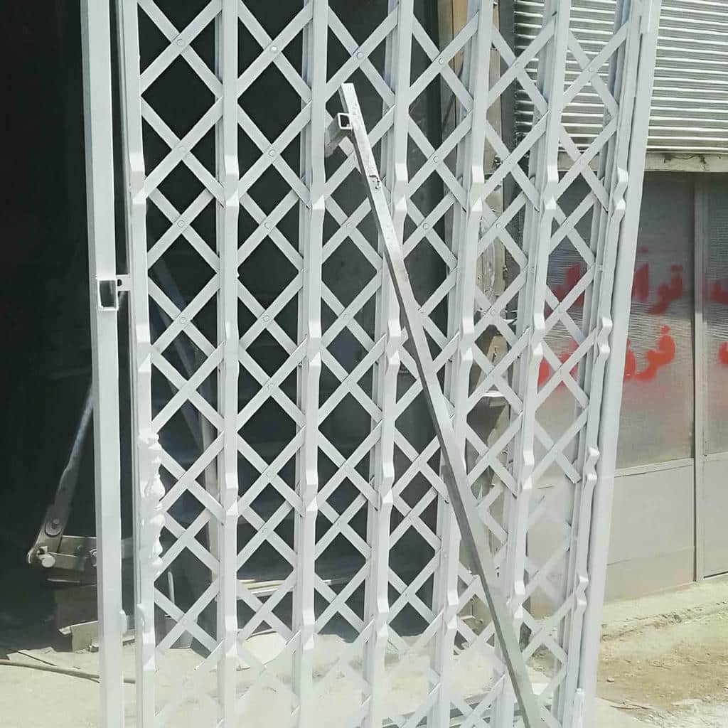 درب آکاردئونی در تهران
