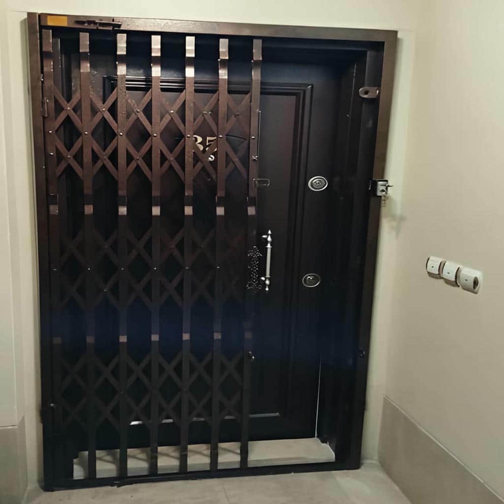کارخانه درب آکاردئونی دوگل در ایرانشهر