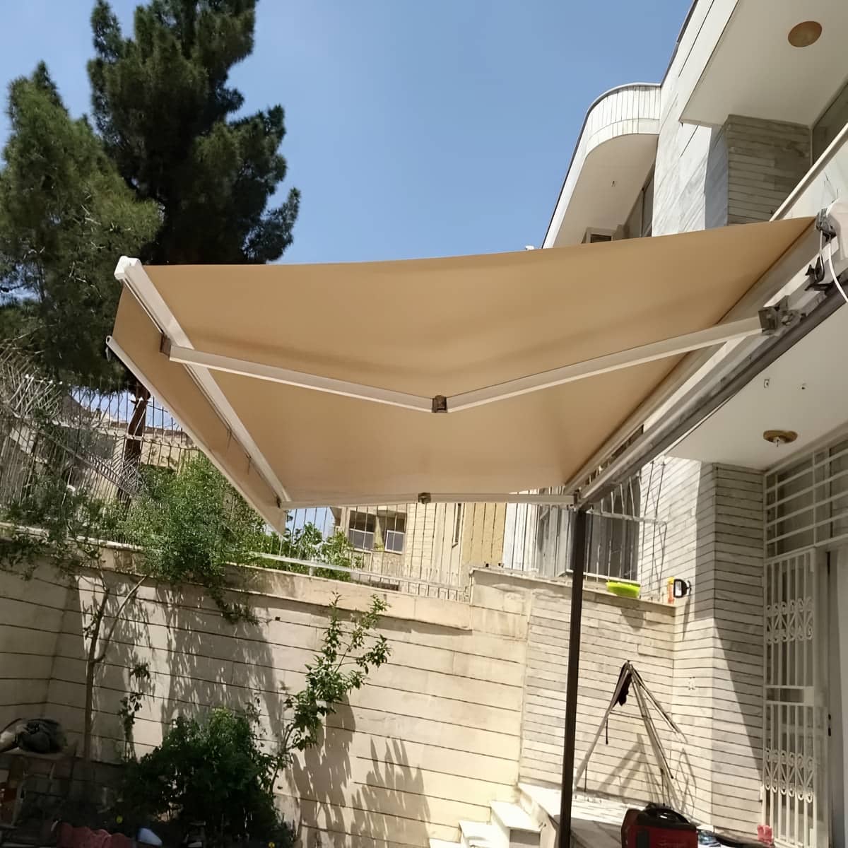 سایبان برقی اتوماتیک در طالقان