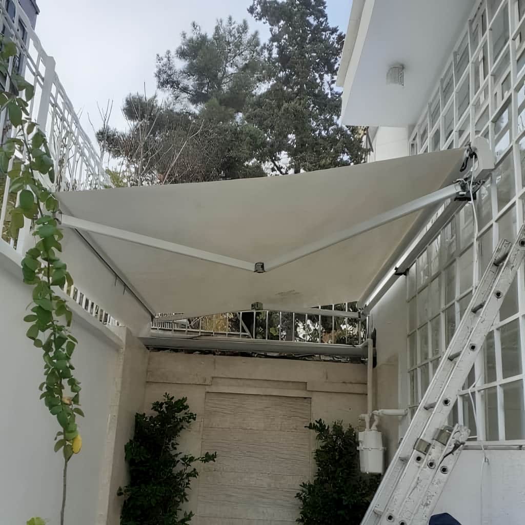 نصب سایبان برقی اتوماتیک پارچه ضدآب در بندر دیلم