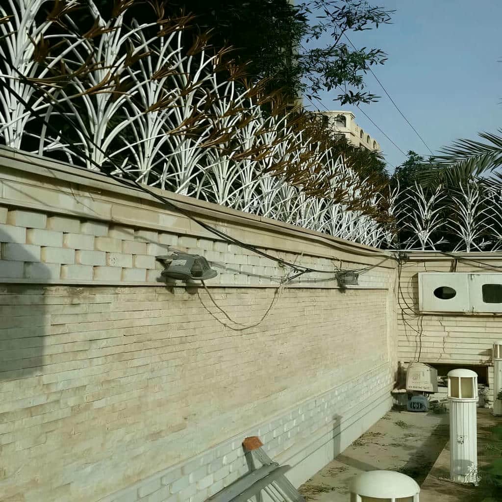 نصب حفاظ شاخ گوزنی دیوار حیاط در آمل
