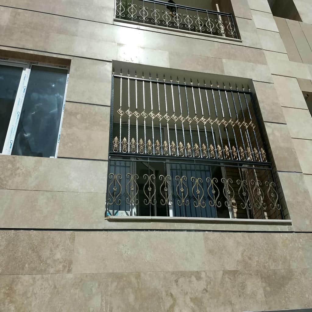 نصب حفاظ پنجره ساختمان فرفورژه در عظیمیه کرج