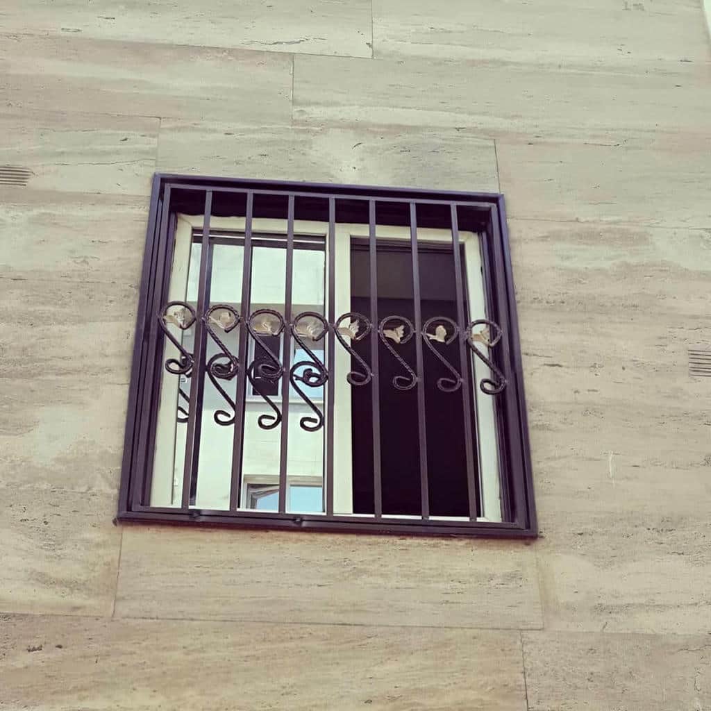 نصب حفاظ پنجره بازشو در اصفهان