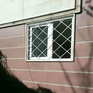 حفاظ پنجره ساختمان در اشتهارد