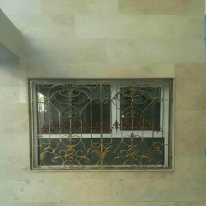 حفاظ پنجره ساختمان در عظیمیه کرج