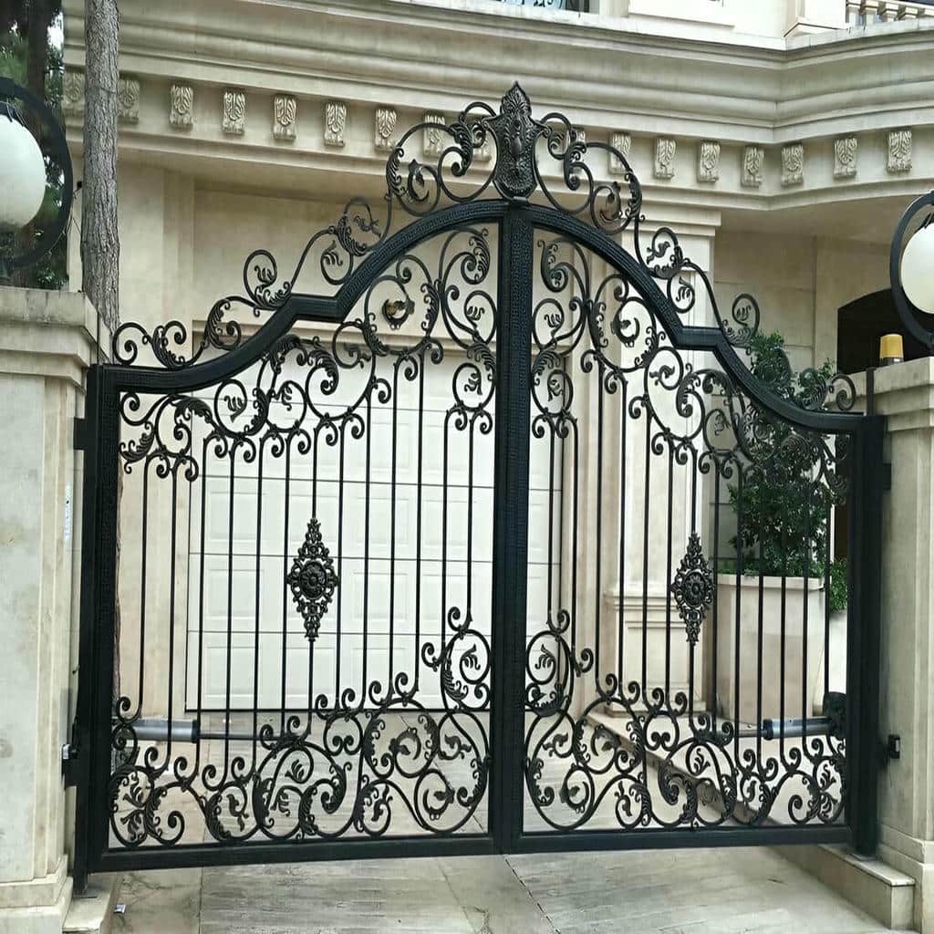 نصب درب حیاط فلزی فرفورژه در ایرانشهر