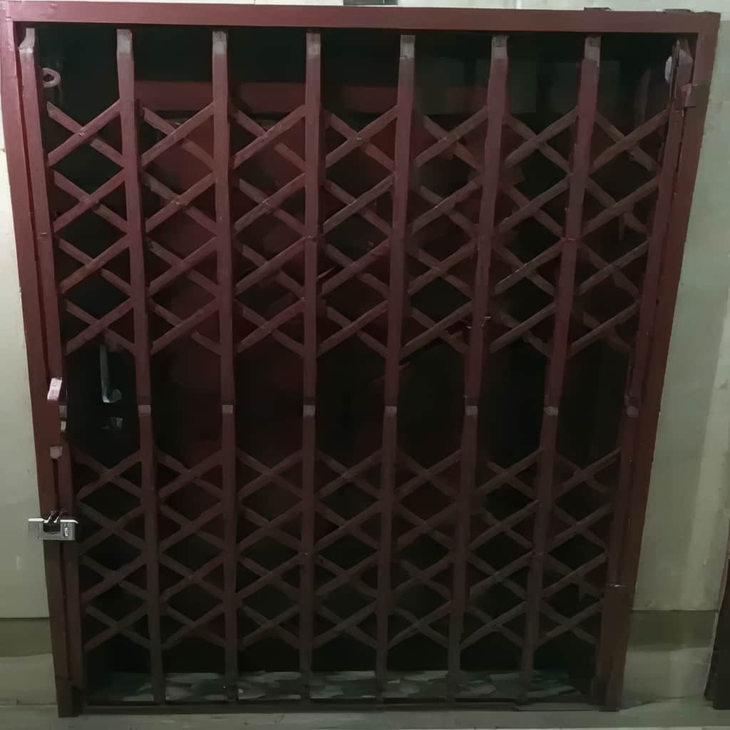 درب آکاردئونی با ریل روان ورودی