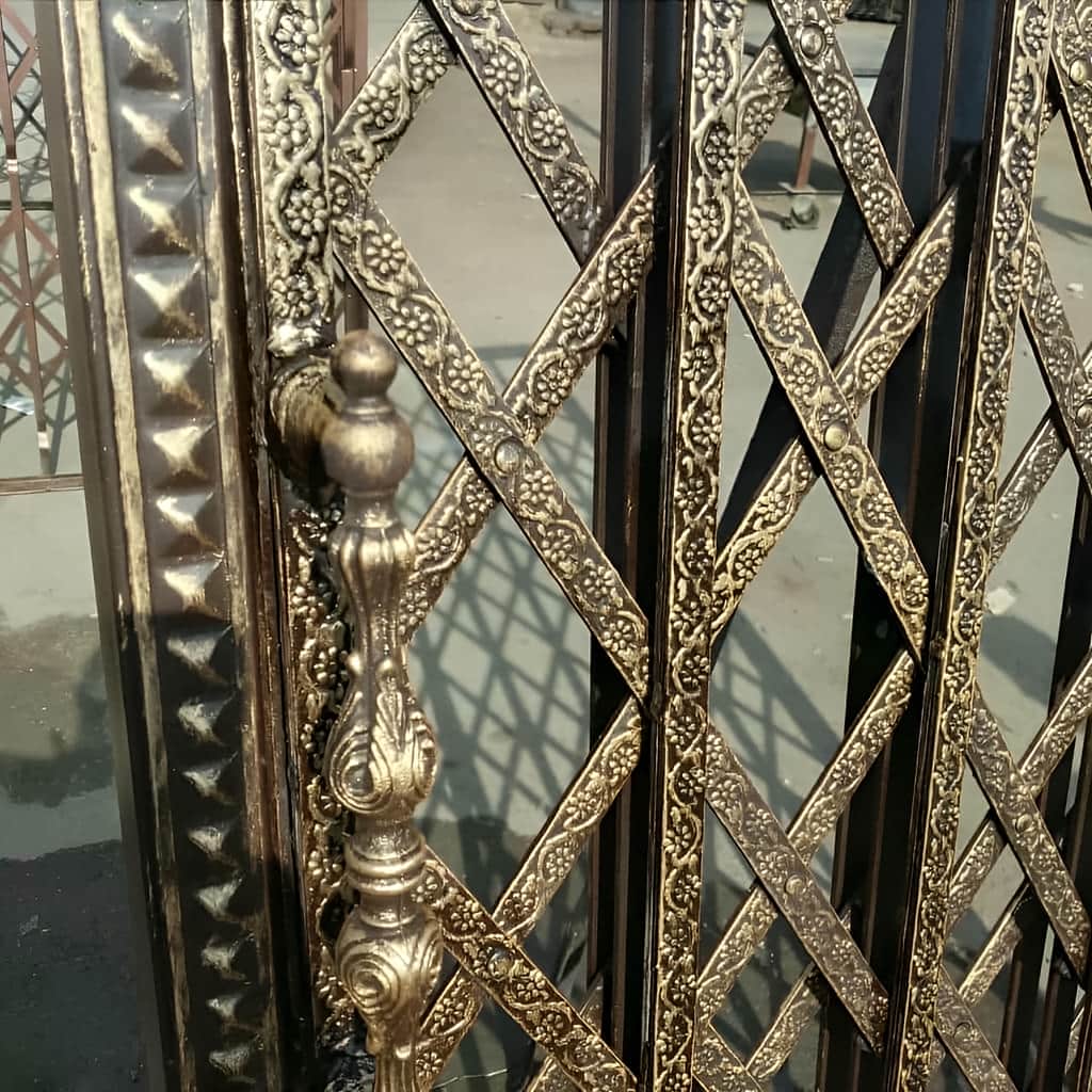 درب آکاردئونی با تعداد گل منظم