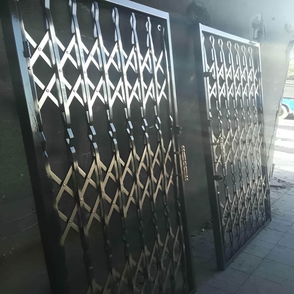 درب آکاردئونی با جوشکاری تمیز اتصالات