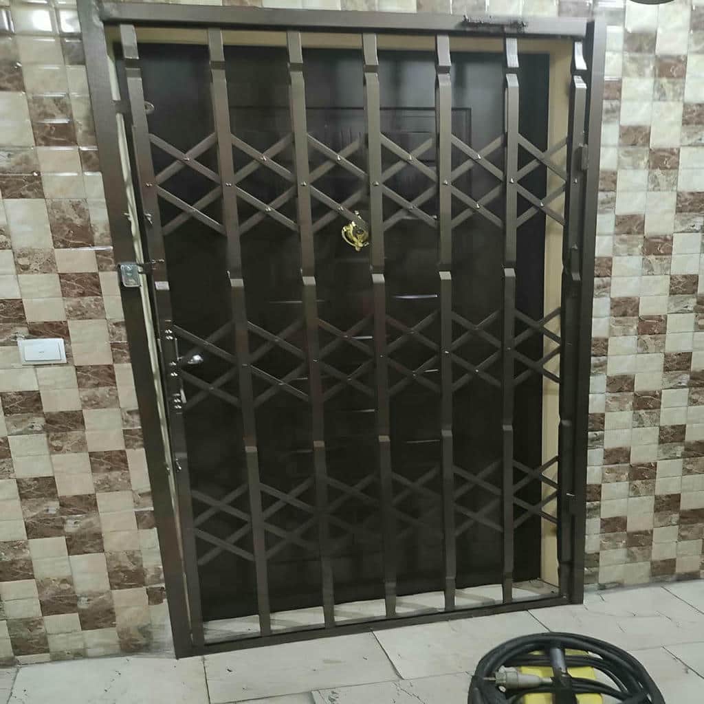 درب آکاردئونی با قفل ایمنی محکم