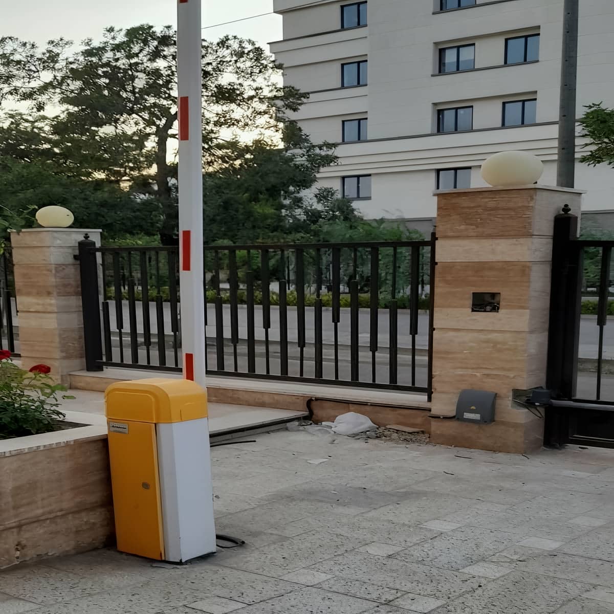 راهبند پارکینگ با قفل ایمن برای محدود کردن عبور