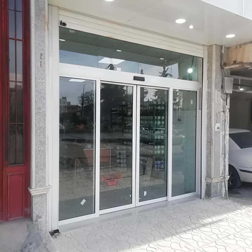ساخت درب شیشه ای کشویی برای فضای تجاری