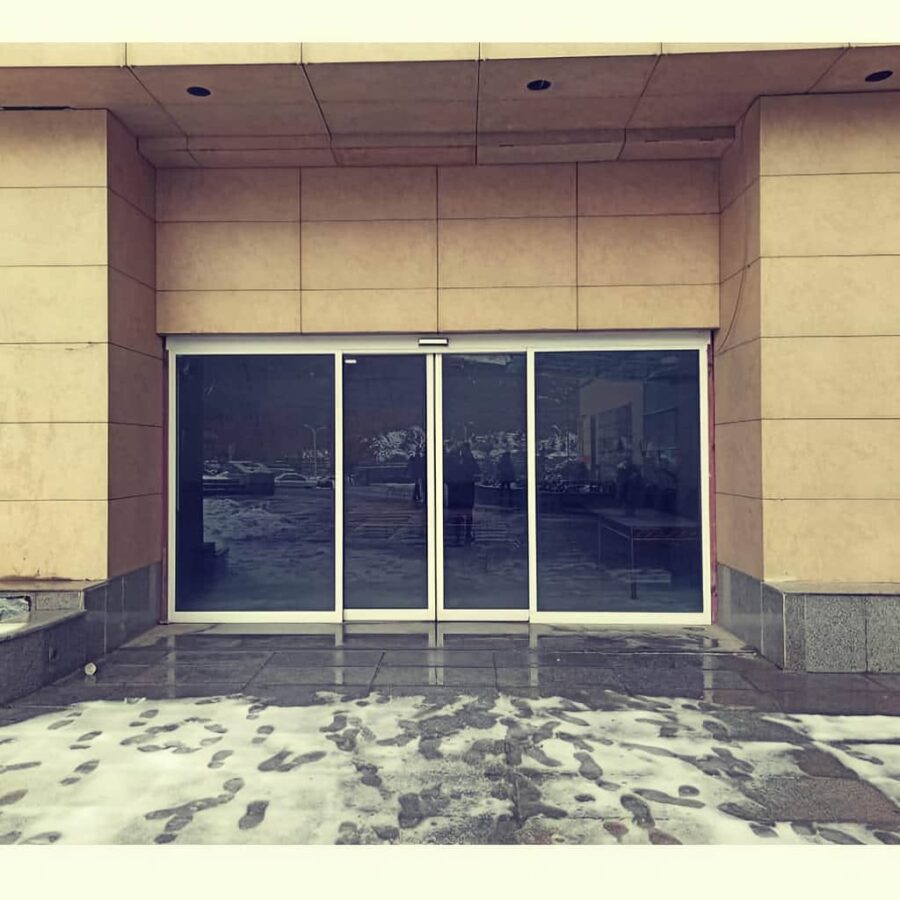 قیمت درب منحنی اتوماتیک شیشه ای