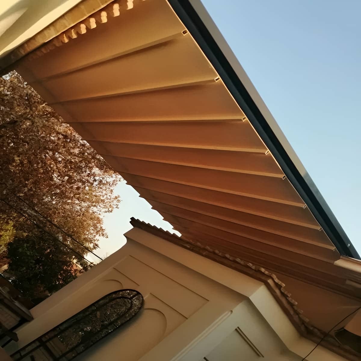 سقف متحرک برقی با ریل حرکتی دقیق سقف متحرک برقی با اجرای سفارشی