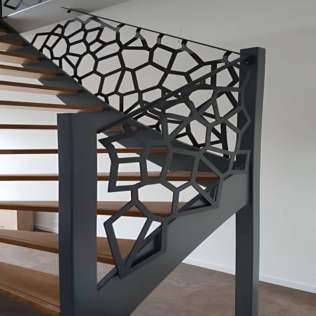 حفاظ لیزری طرح هندسی برای نمای مدرن