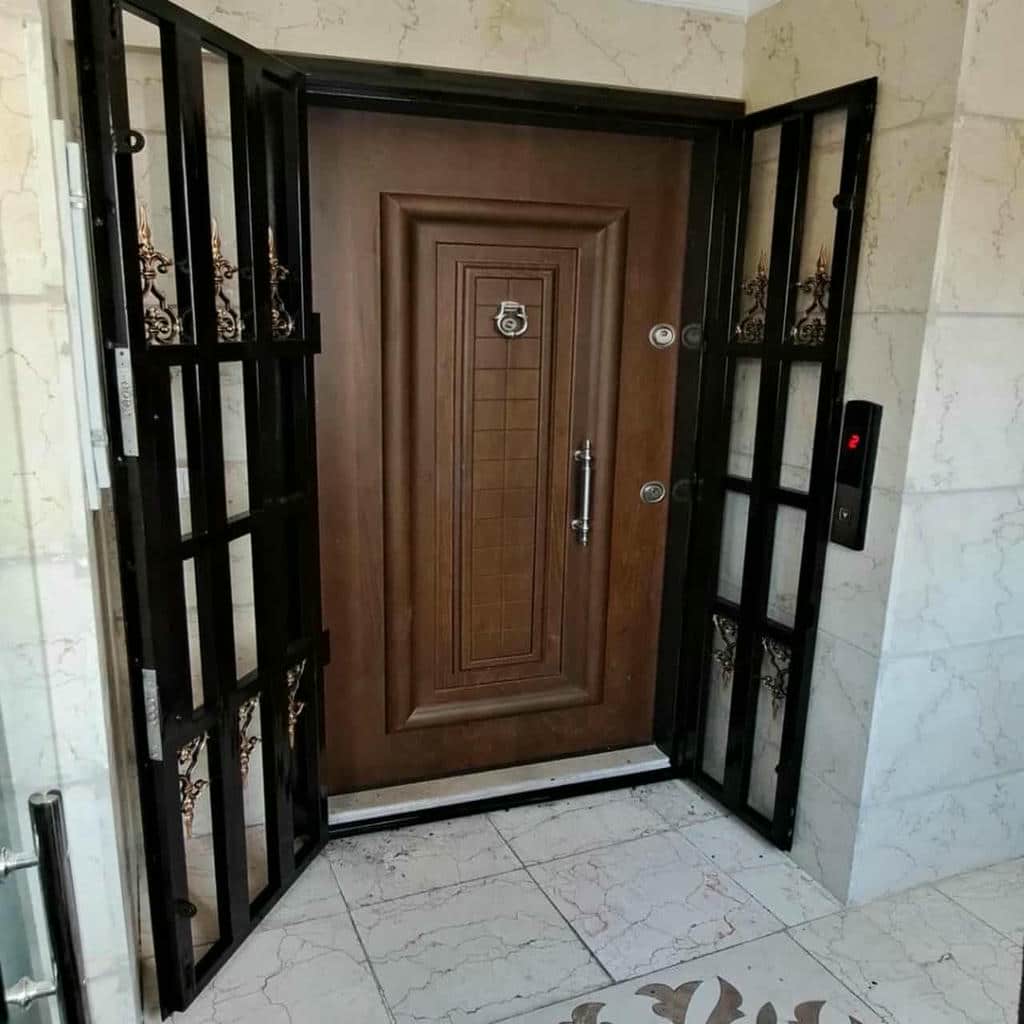 درب آکاردئونی ضد سرقت با تسمه فلزی مقاوم