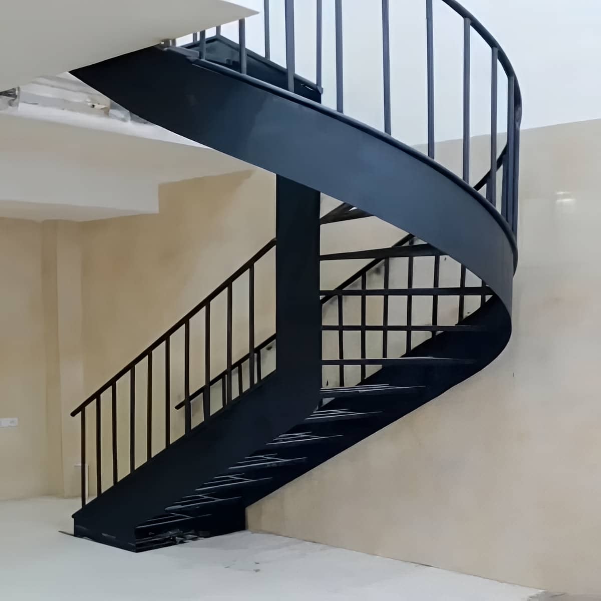 پله آهنی دوبلکس با جوشکاری تمیز