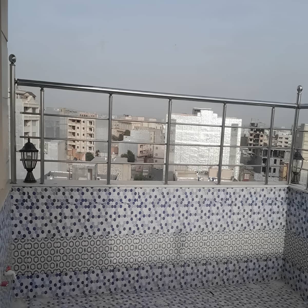 هندریل استیل دیواری مقاوم با لوله صیقلی و خوش دست هندریل استیل دیواری مقاوم