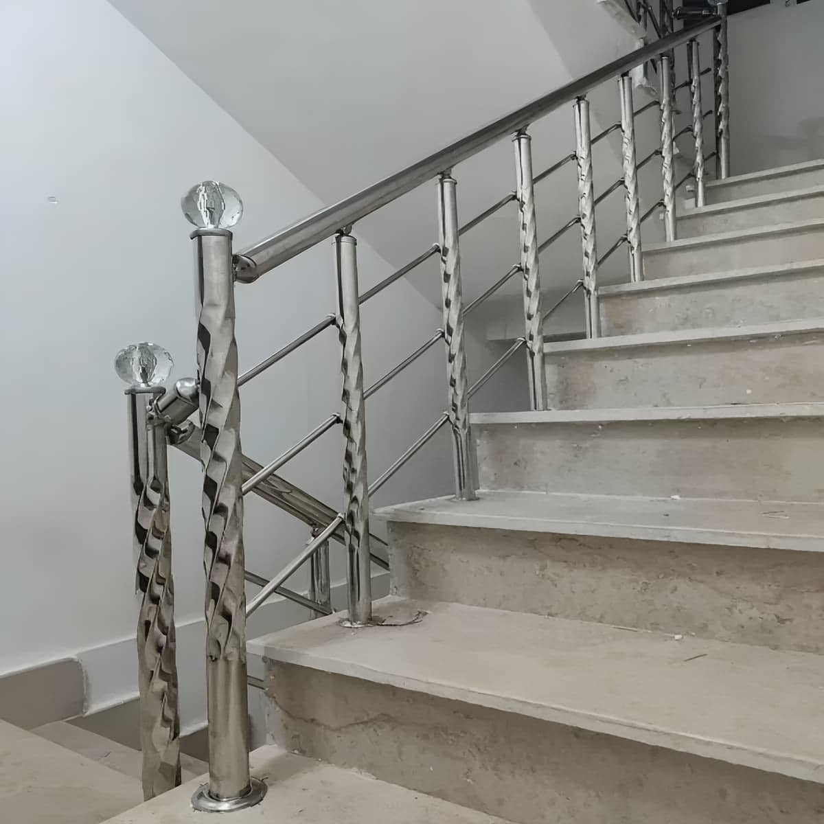 نرده استیل ضدزنگ 304 با دست انداز خوش دست