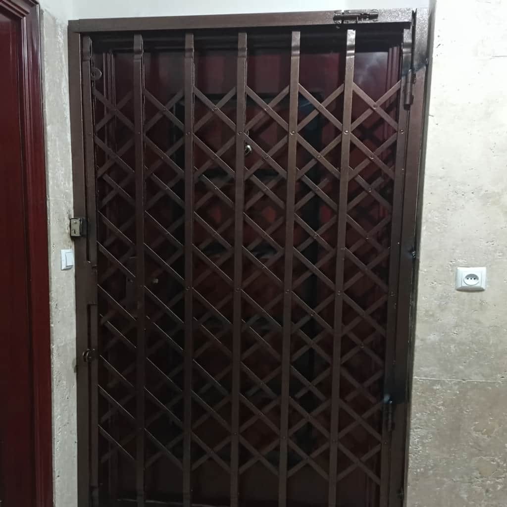 قیمت درب آکاردئونی پنج گل دوبل با طرح و رنگ متفاوت