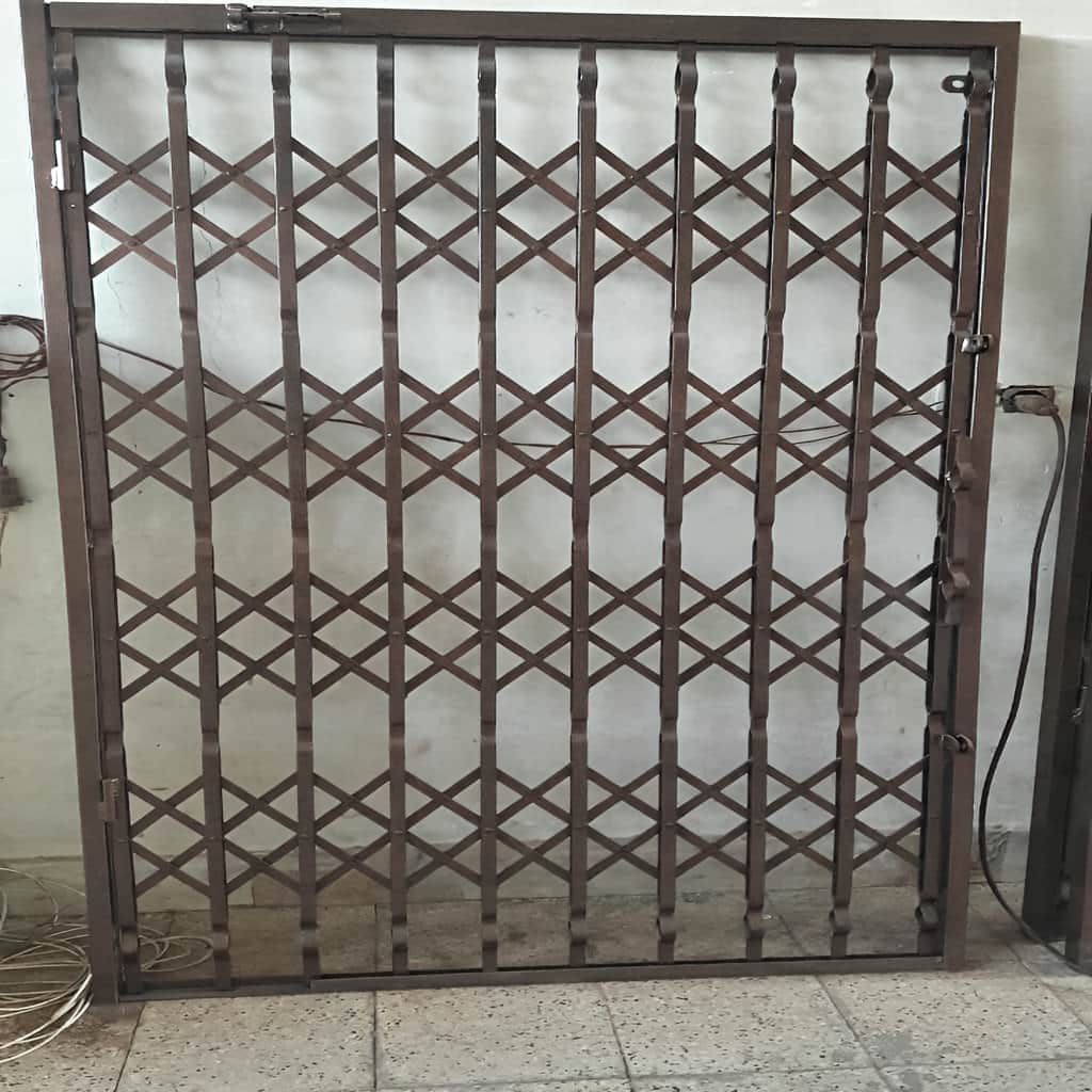 درب آکاردئونی سازه مدرن