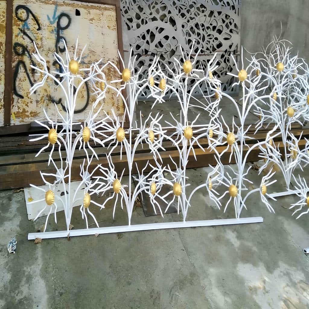حفاظ دیوار کوتاه حیاط با طرح آبشاری ملایم