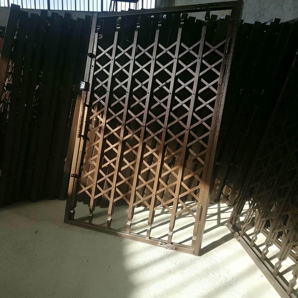 درب آکاردئونی برای فضاهای تجاری و فروشگاهها