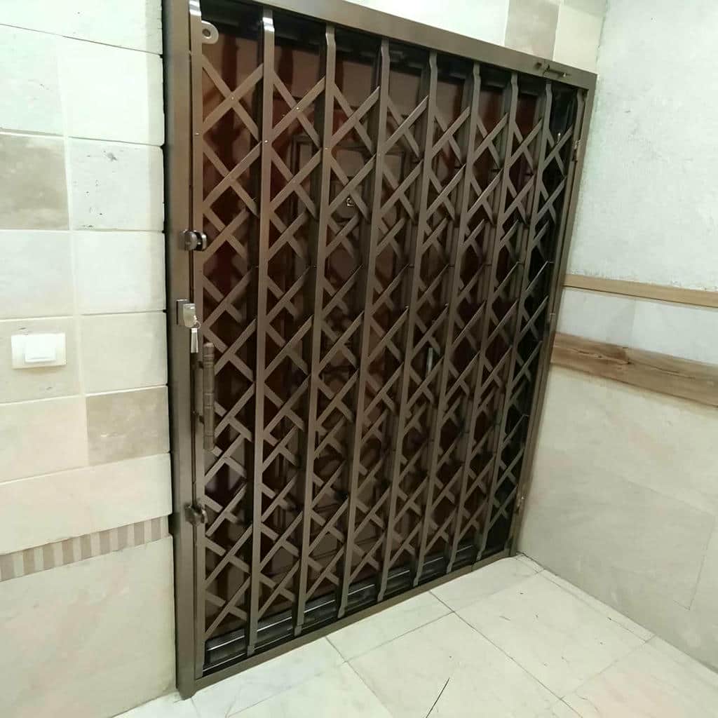 حفاظ درب آپارتمان ضد دیلم با رنگ مشکی مات